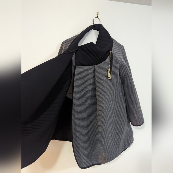 Papillon Grey with Black Collar and Lining Zip Poncho s: M - Picture 3 of 8